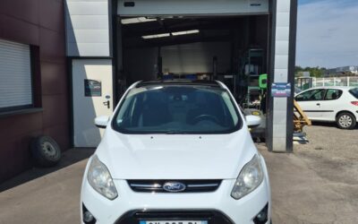 5490 euros ttc Ford c-max titanium année 2012 avec 211000 kms 1.8 tdci 115cv . TOIT panoramique ,régulateurs,clim auto garantie 3 mois